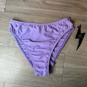 Cleo The Hurricane Essential High Rider Hot Pant